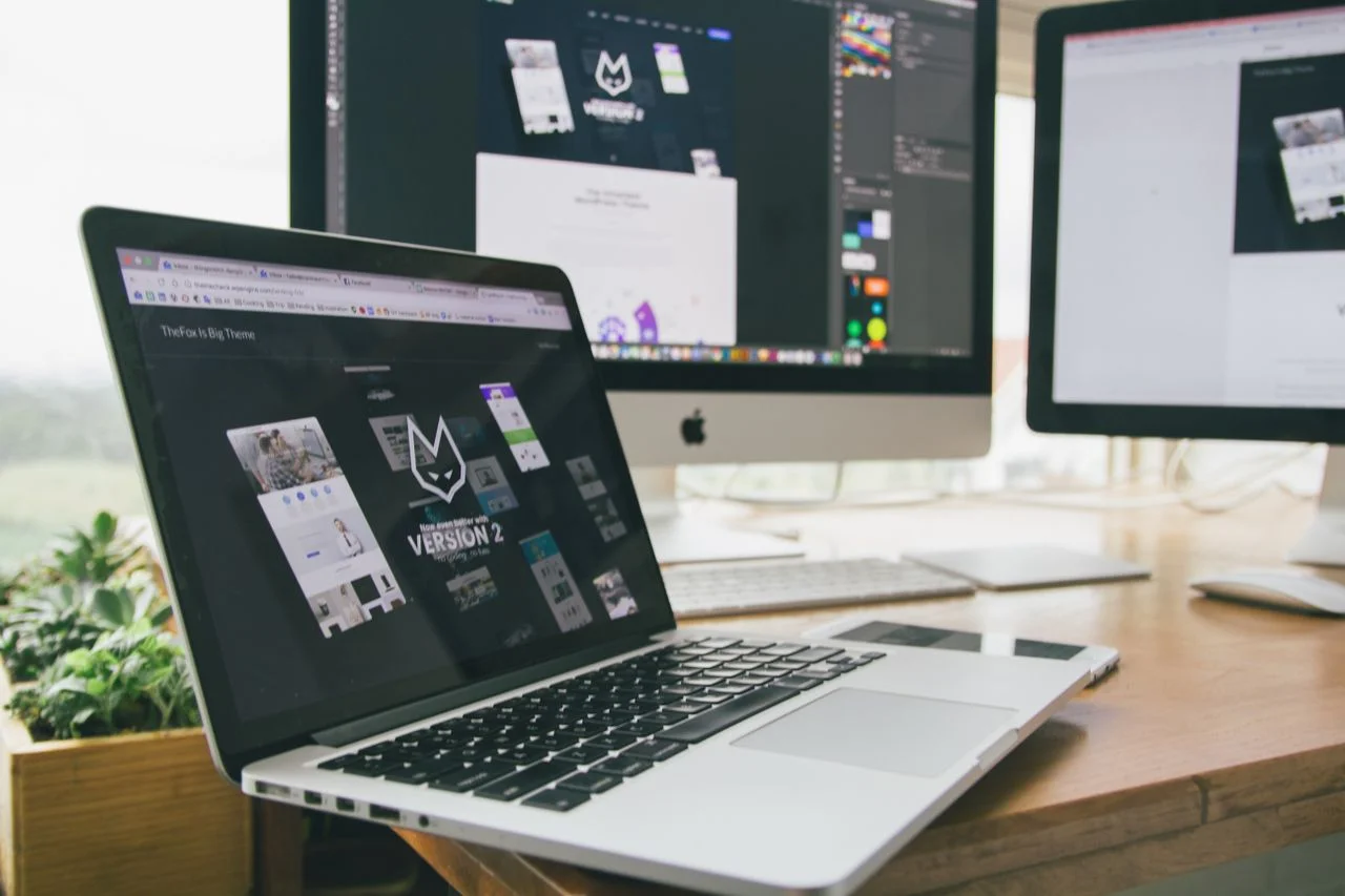How I Decide Between a Simple Website and Custom Development